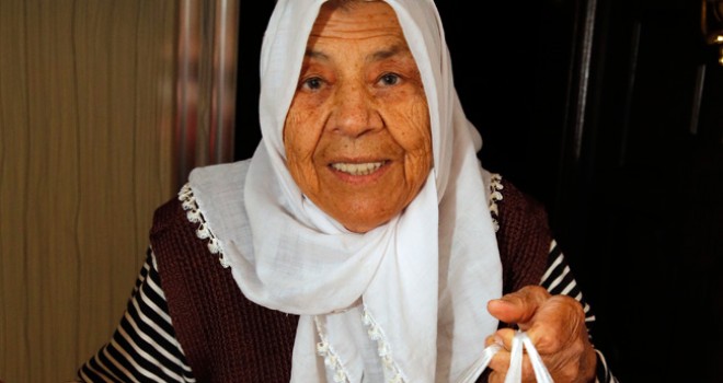 mobil destek ekibi, 82 yaşındaki kadının ekmek ihtiyacını karşıladı