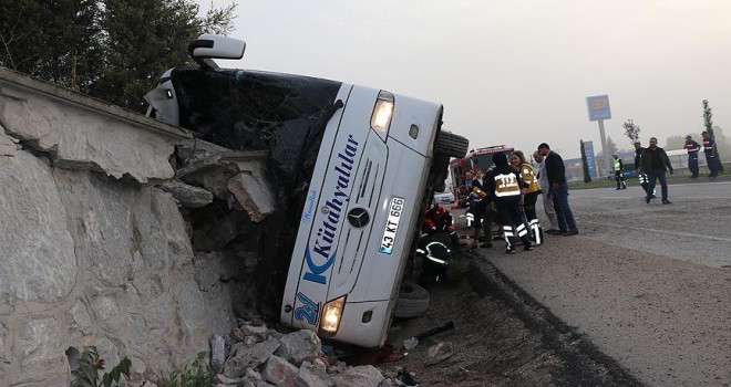 Yolcu Otobüsü Devrildi! Ölü ve Yaralılar Var