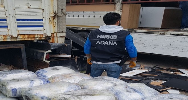 Tır'da mobilyalar arasına gizlenmiş 721 kilo 600 gram esrar bulundu