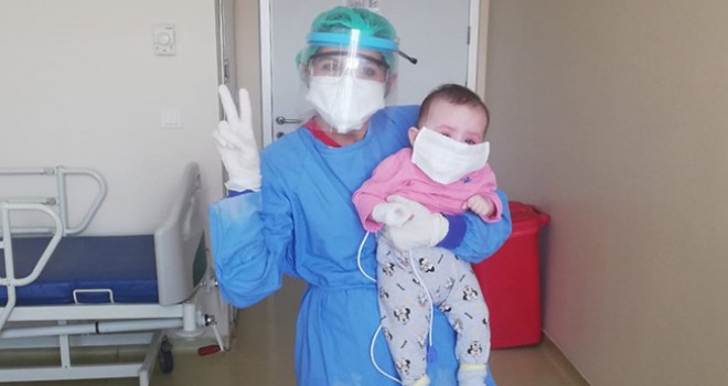 Dört aylık Asya bebek koronavirüs savaşını kazandı