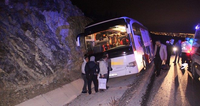 Yolcu otobüsü şarampole düştü: 3 yaralı