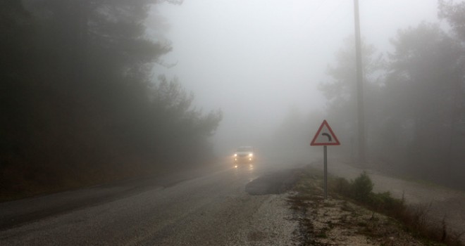 Yoğun sis görüş mesafesini düşürdü
