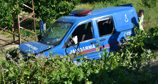 Askeri Araç Şarampole Devrildi! Yaralılar Var