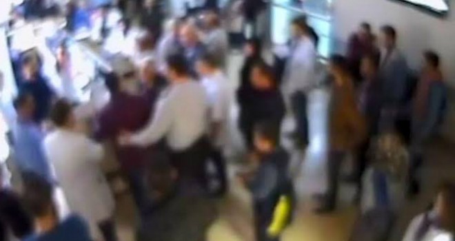 Hastanede Doktoru Tekmeledi