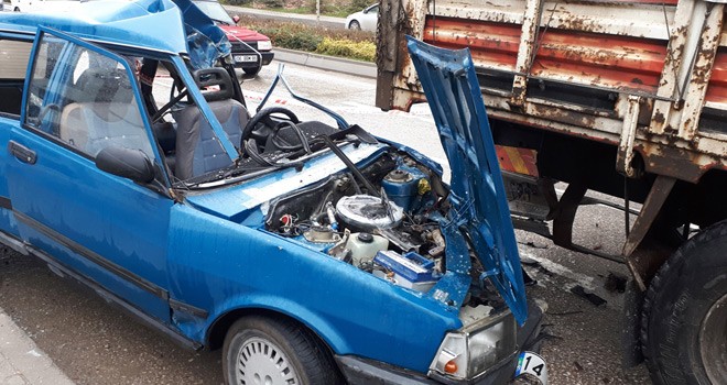 Işıkta Duran Tıra Arkadan Çarptı