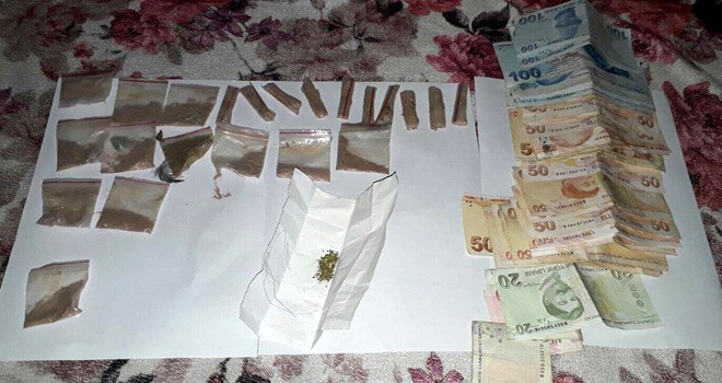 Hem Para Hem Uyuşturucu Ele Geçirildi