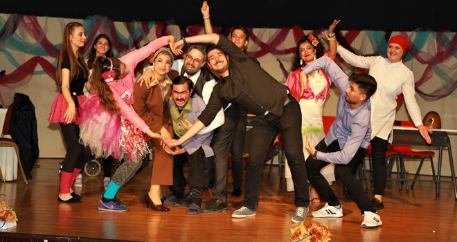 ''Artiz Mektebi'' Tiyatro Oyunu Sahnelendi