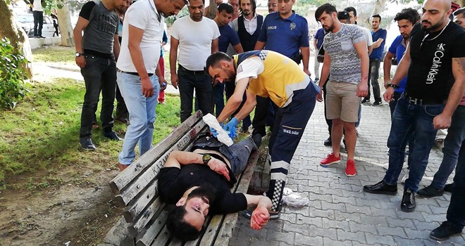 Parkta Otururken Bıçaklı Saldırıya Uğradı