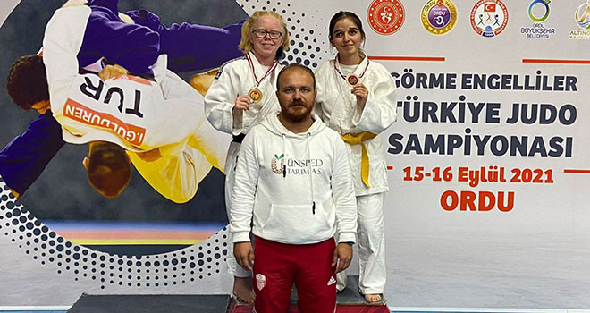 Cahide Eke ve Damla Sarıçoban Karaman’ın gururu oldu
