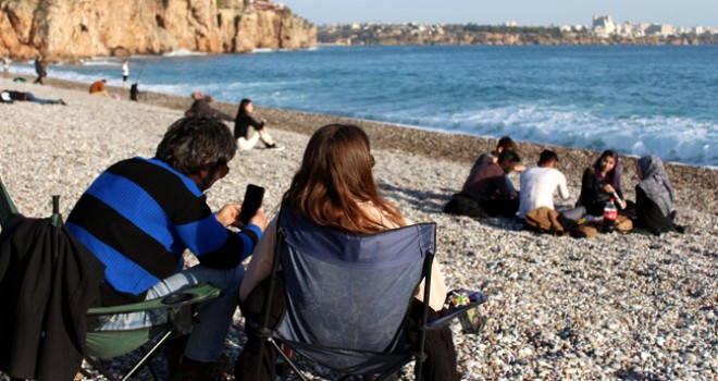 Antalyalılar Sıcak havanın tadını çıkardı