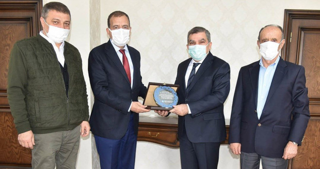 Karaman OSB Yönetiminden Vali Işık’a Teşekkür Plaketi