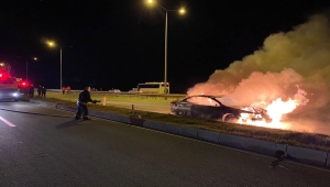 Antalya'da seyir halindeki otomobil yandı