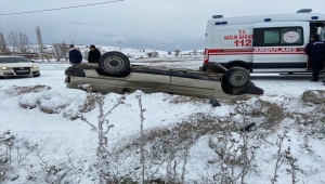 Eskişehir'de otomobilin devrilmesi sonucu 2 kişi yaralandı