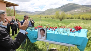 Gazeteci Ali Ekber Ertürk'ün cenazesi, memleketi Sivas'ta toprağa verildi